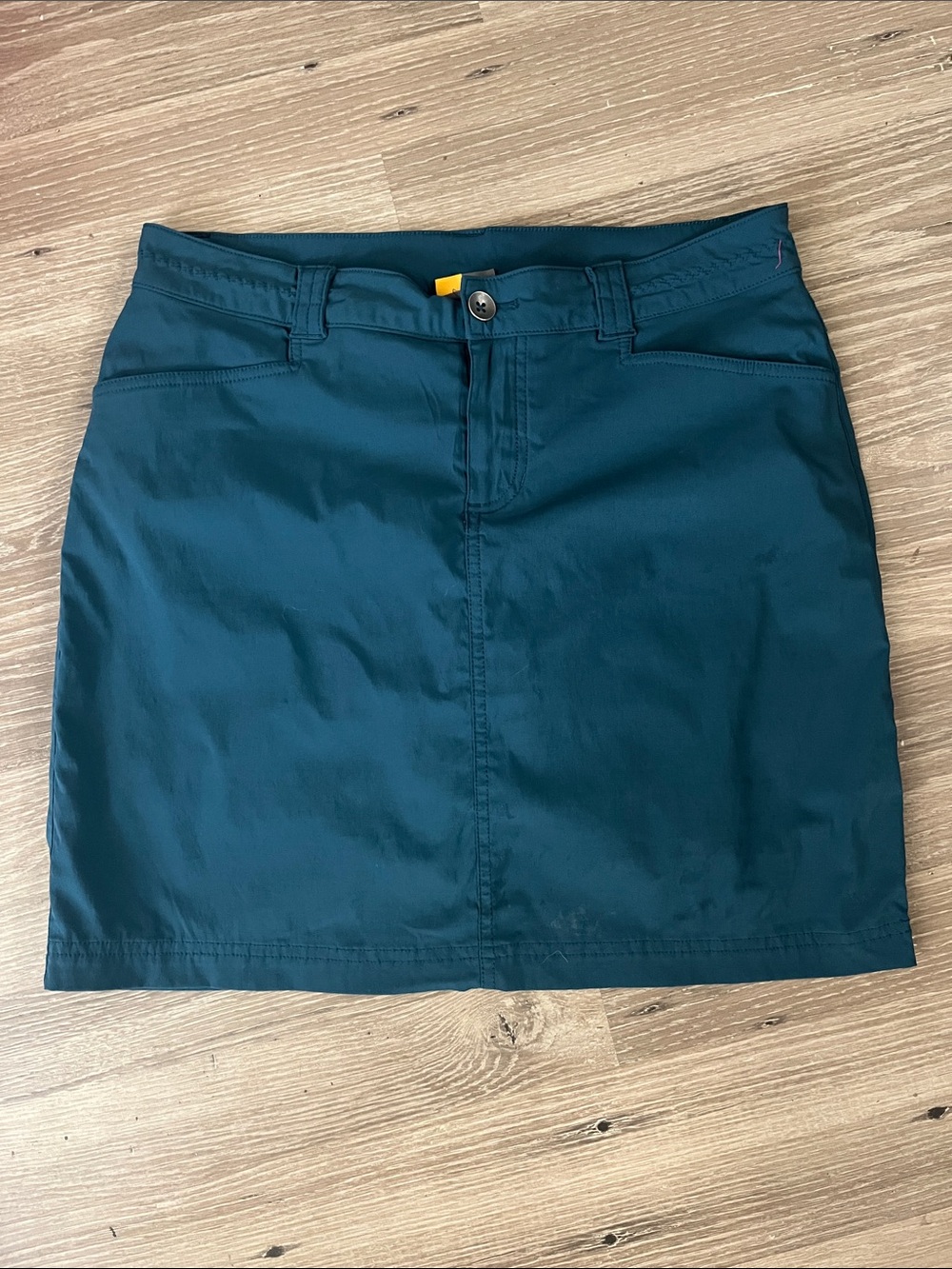 NWOT Eddie Bauer skort/6